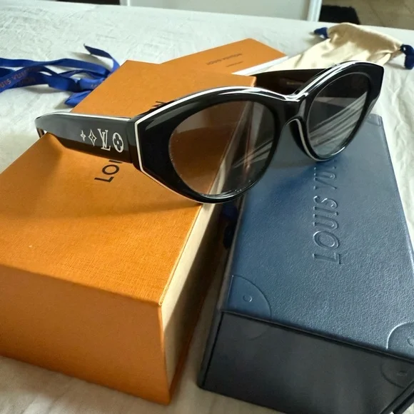 Louis Vuitton Black and White Sunglasses - Picture 1 of 10